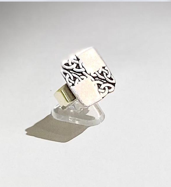 Glyphia Ring
